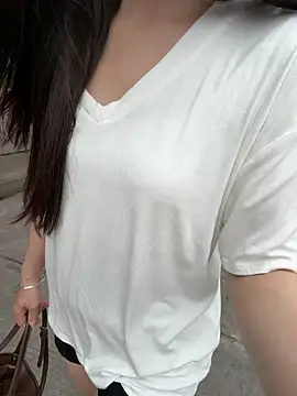 Xiaoyunduo1 online show from May 18, 2026, 8:20 am