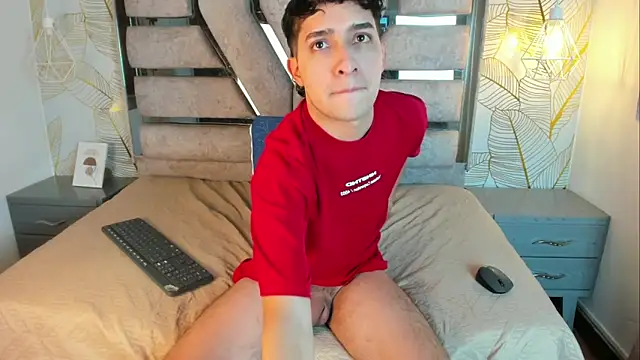 Alantaylorr  online show from May 15, 2026, 3:52 pm