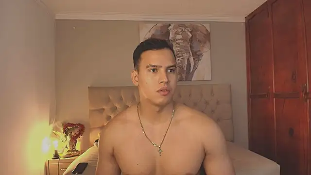 Snapshot of Maxi_and_Ares chatting on April 19, 2026, 10:12 pm Maxi and Ares online show from April 19, 2026, 10:12 pm