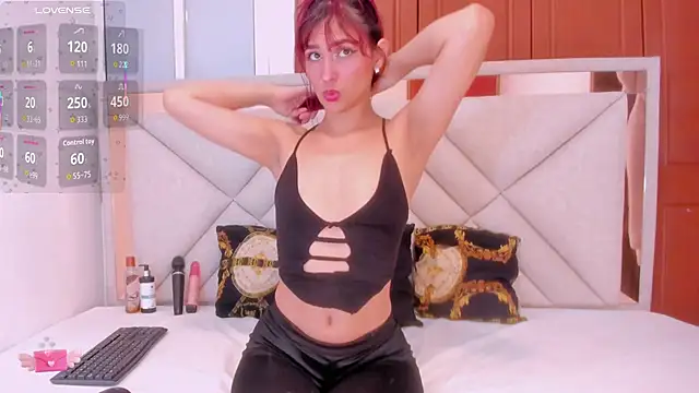 Snapshot of lili_blaze chatting on April 28, 2026, 12:54 pm lili blaze online show from April 28, 2026, 12:54 pm