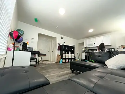 LinaGS online show from April 1, 2026, 5:32 pm