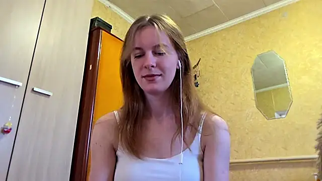 DonnaKuc online show from April 25, 2026, 6:16 am