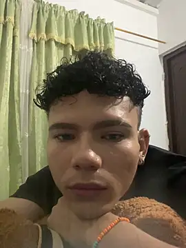 sebascuterouss online show from April 23, 2026, 10:47 am