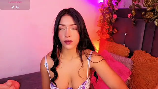 Snapshot of Alisse_Storm chatting on June 1, 2026, 12:29 pm Alisse Storm online show from June 1, 2026, 12:29 pm