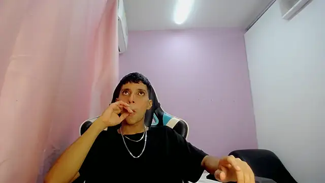 Snapshot of Yei_lee_ chatting on April 30, 2026, 3:35 am Yei lee online show from April 30, 2026, 3:35 am