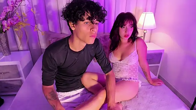 Snapshot of MiaAndFelim chatting on April 7, 2026, 1:55 pm MiaAndFelim online show from April 7, 2026, 1:55 pm