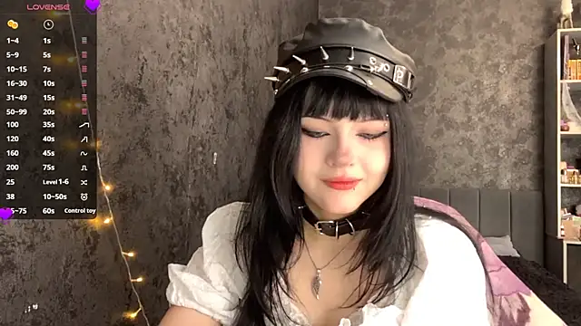 EmilyEmbears online show from June 10, 2026, 7:18 am