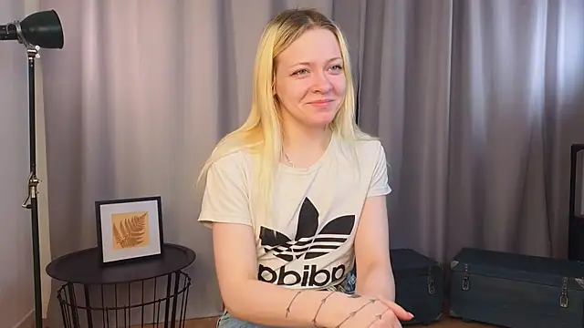 OliviaCaffery online show from April 16, 2026, 4:19 pm