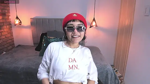 Snapshot of Hanna_Clark__ chatting on May 22, 2026, 2:44 pm Hanna Clark online show from May 22, 2026, 2:44 pm