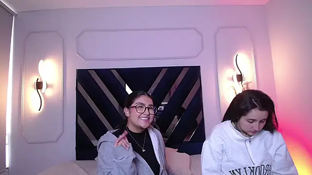 Snapshot of Elisa_n_Emma chatting on April 13, 2026, 1:16 pm Elisa n Emma online show from April 13, 2026, 1:16 pm