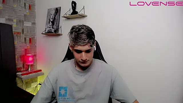 Snapshot of flaquito___ chatting on April 21, 2026, 8:55 pm flaquito online show from April 21, 2026, 8:55 pm