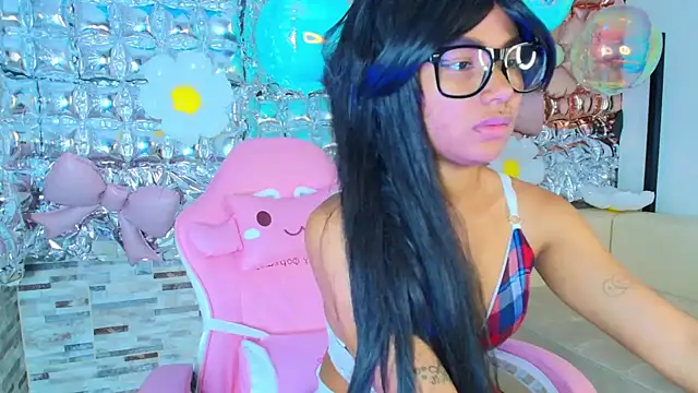 Snapshot of candy-paris chatting on June 19, 2026, 4:33 pm candy-paris online show from June 19, 2026, 4:33 pm