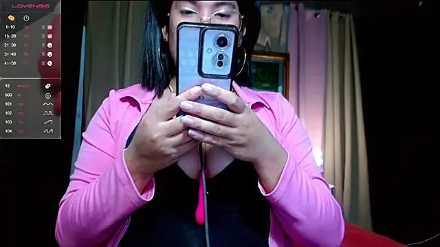 HugeCumRainSamantha online show from May 5, 2026, 1:19 pm