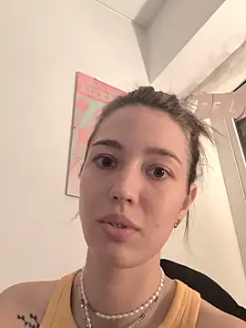 ulika 200419 online show from May 7, 2026, 1:11 am