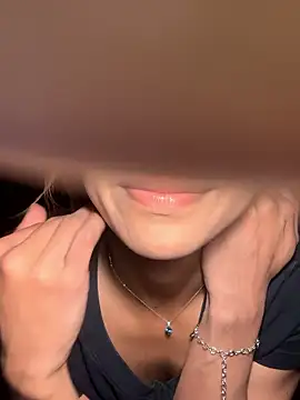 latinacaro- online show from April 21, 2026, 10:34 pm