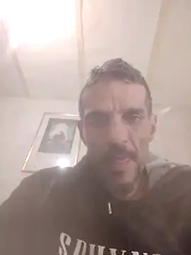 Snapshot of Guillelp chatting on May 23, 2026, 3:56 am Guillelp online show from May 23, 2026, 3:56 am