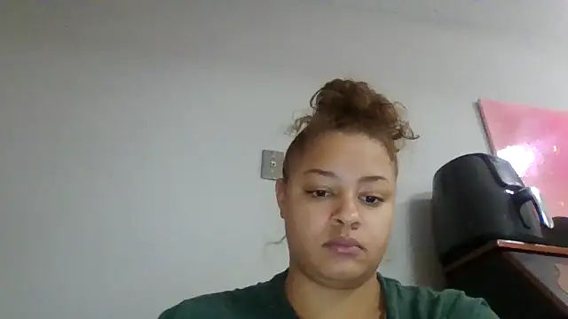 Snapshot of madzbailey chatting on April 9, 2026, 3:28 pm madzbailey online show from April 9, 2026, 3:28 pm