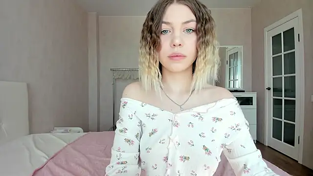 Snapshot of uma_like chatting on April 7, 2026, 8:48 am uma like online show from April 7, 2026, 8:48 am