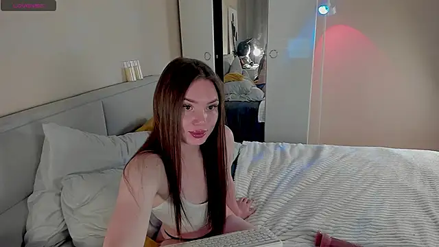 Aphrodite Portman online show from May 14, 2026, 8:21 am