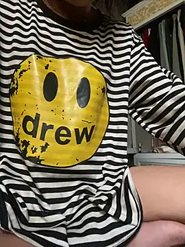 Snapshot of LiulyBaby chatting on April 4, 2026, 3:05 am LiulyBaby online show from April 4, 2026, 3:05 am