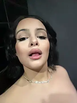 MiaKittyx0 online show from May 18, 2026, 1:13 am