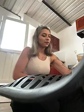 Snapshot of Isabella_varella- chatting on June 23, 2026, 2:15 pm Isabella varella- online show from June 23, 2026, 2:15 pm