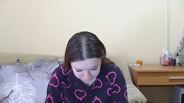 JessicaHolland1 online show from April 28, 2026, 6:07 am