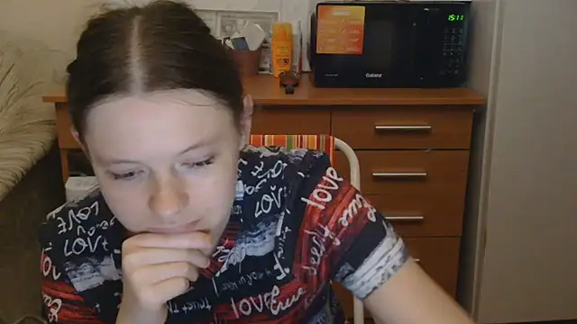 JessicaHolland1 online show from July 5, 2026, 6:37 pm