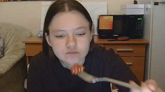 JessicaHolland1 online show from July 7, 2026, 6:23 pm