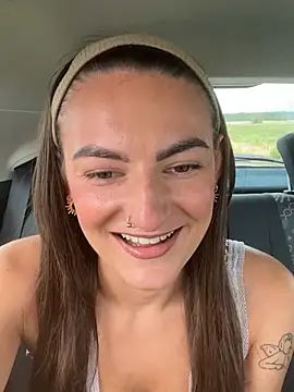 MiaLovesxxx online show from July 3, 2026, 2:01 pm