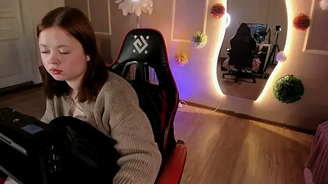 Astra Shade online show from April 7, 2026, 2:39 pm