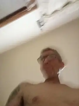 Snapshot of chris-sbh11 chatting on May 15, 2026, 1:34 am chris-sbh11 online show from May 15, 2026, 1:34 am