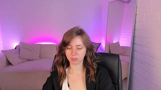 MeganClapp online show from May 11, 2026, 5:13 am