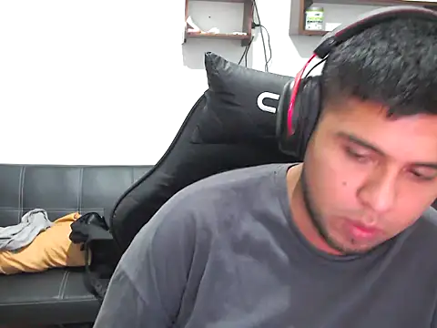 axellrz  online show from April 3, 2026, 11:41 am