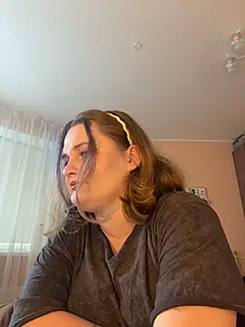 Snapshot of EdithBrown chatting on April 5, 2026, 1:41 pm EdithBrown online show from April 5, 2026, 1:41 pm