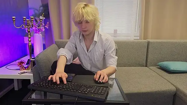 JameMilann online show from April 29, 2026, 1:37 pm