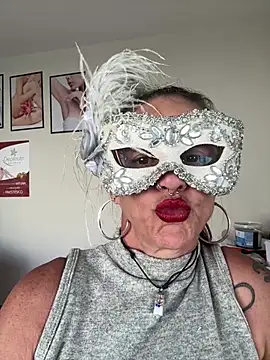 Snapshot of depildeluxo chatting on July 11, 2026, 4:32 pm depildeluxo online show from July 11, 2026, 4:32 pm