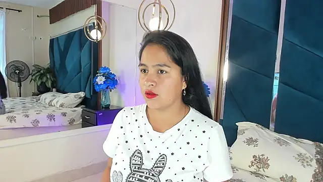 Snapshot of AprilMiiller chatting on April 30, 2026, 1:50 pm AprilMiiller online show from April 30, 2026, 1:50 pm