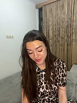 Snapshot of LucyVixxen chatting on April 15, 2026, 10:21 pm LucyVixxen online show from April 15, 2026, 10:21 pm