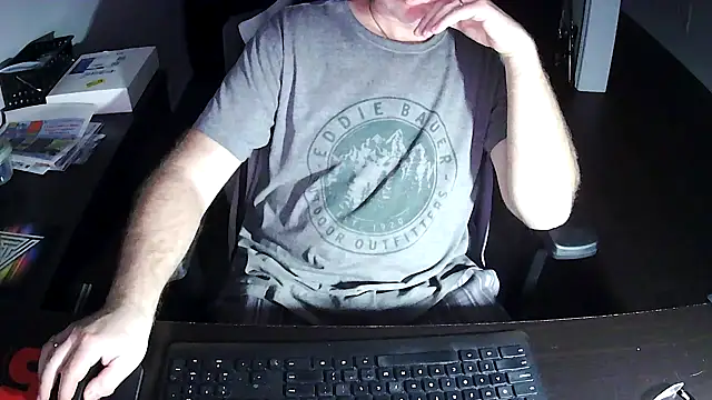 Shalun2000 online show from April 24, 2026, 1:52 am
