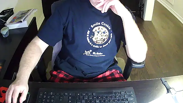 Shalun2000 online show from May 6, 2026, 1:14 am