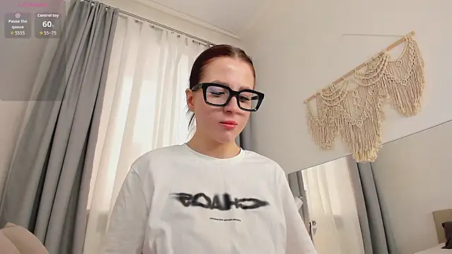 Snapshot of Sonya_Miler chatting on May 12, 2026, 5:37 am Sonya Miler online show from May 12, 2026, 5:37 am