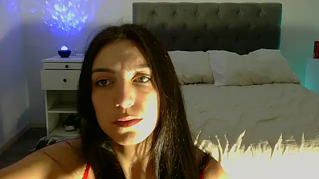 petitebelu online show from May 4, 2026, 11:45 pm