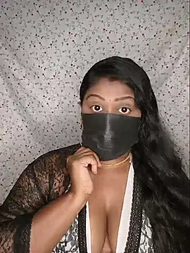 Romantic Woman online show from June 7, 2026, 6:22 pm