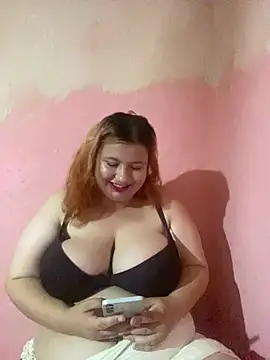 LunaMaira online show from May 27, 2026, 11:35 pm