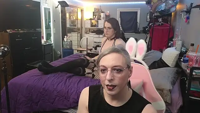 PolyCircus online show from April 22, 2026, 3:53 am