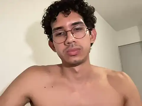 Snapshot of Domincmarles chatting on April 4, 2026, 2:32 am Domincmarles online show from April 4, 2026, 2:32 am