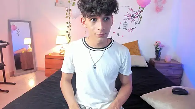 Snapshot of Alazbel8 chatting on May 6, 2026, 7:30 pm Alazbel8 online show from May 6, 2026, 7:30 pm