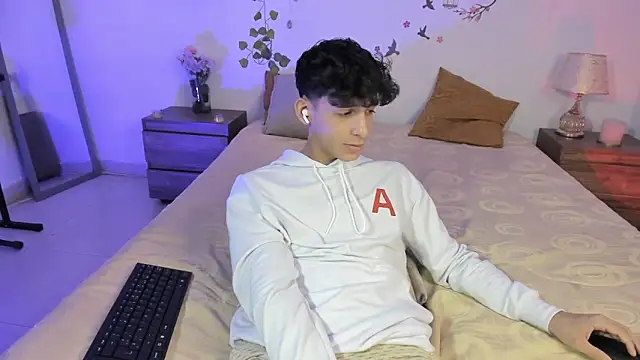 Snapshot of Alazbel8 chatting on May 16, 2026, 11:53 am Alazbel8 online show from May 16, 2026, 11:53 am