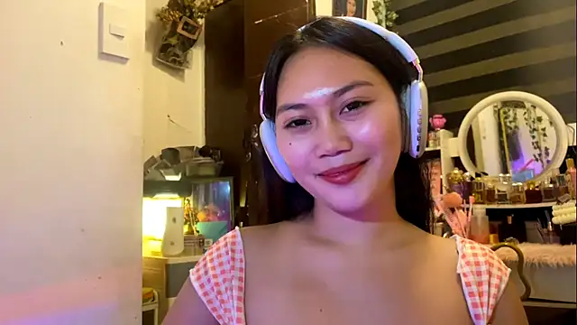 GlindaDejardin online show from April 23, 2026, 5:37 pm